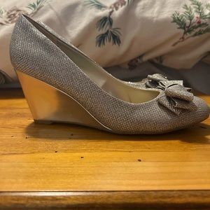 Bandolino Women’s Size 8 wedge/heel